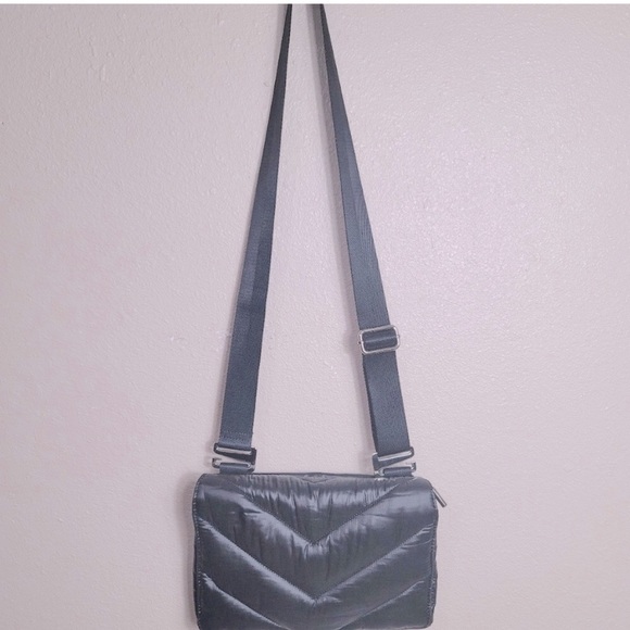 CARAA X ATHLETA Puffer Crossbody Bag / Dark Grey - Picture 7 of 16